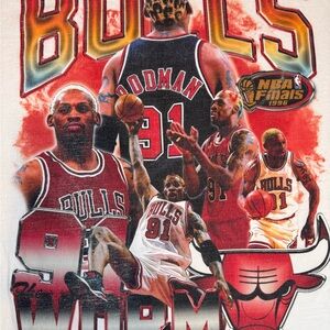 Mitchell & Ness Chicago Bulls Dennis Rodman Graphic Tee - size 2XL(24x29)